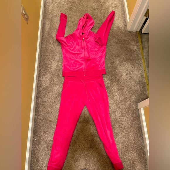 Fashion Nova Valor track suit - Picture 2 of 2